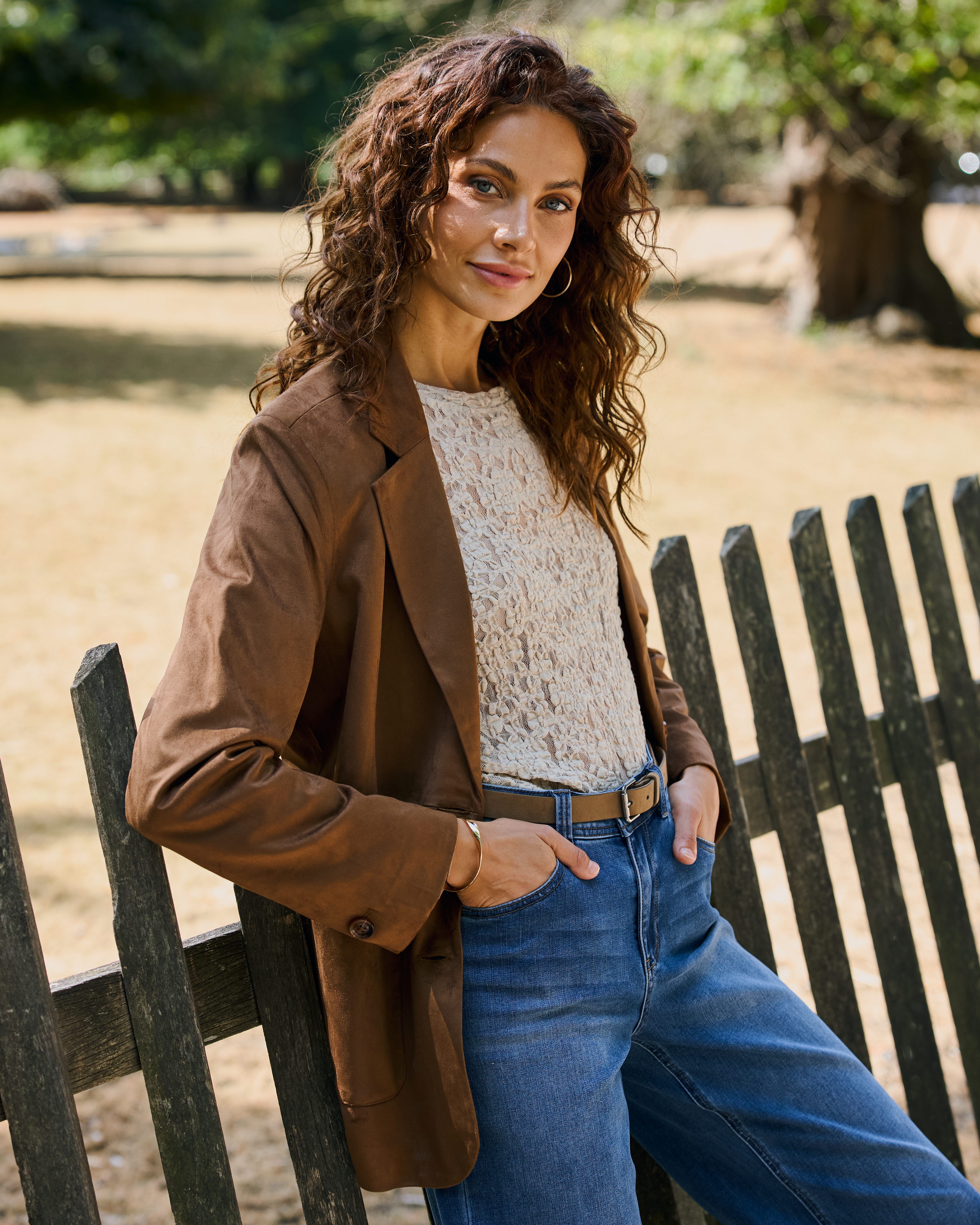 https://imagesb2c.magic-apparels.becosoft.net/articles/02_Look_20607_A.jpg?qs=4900