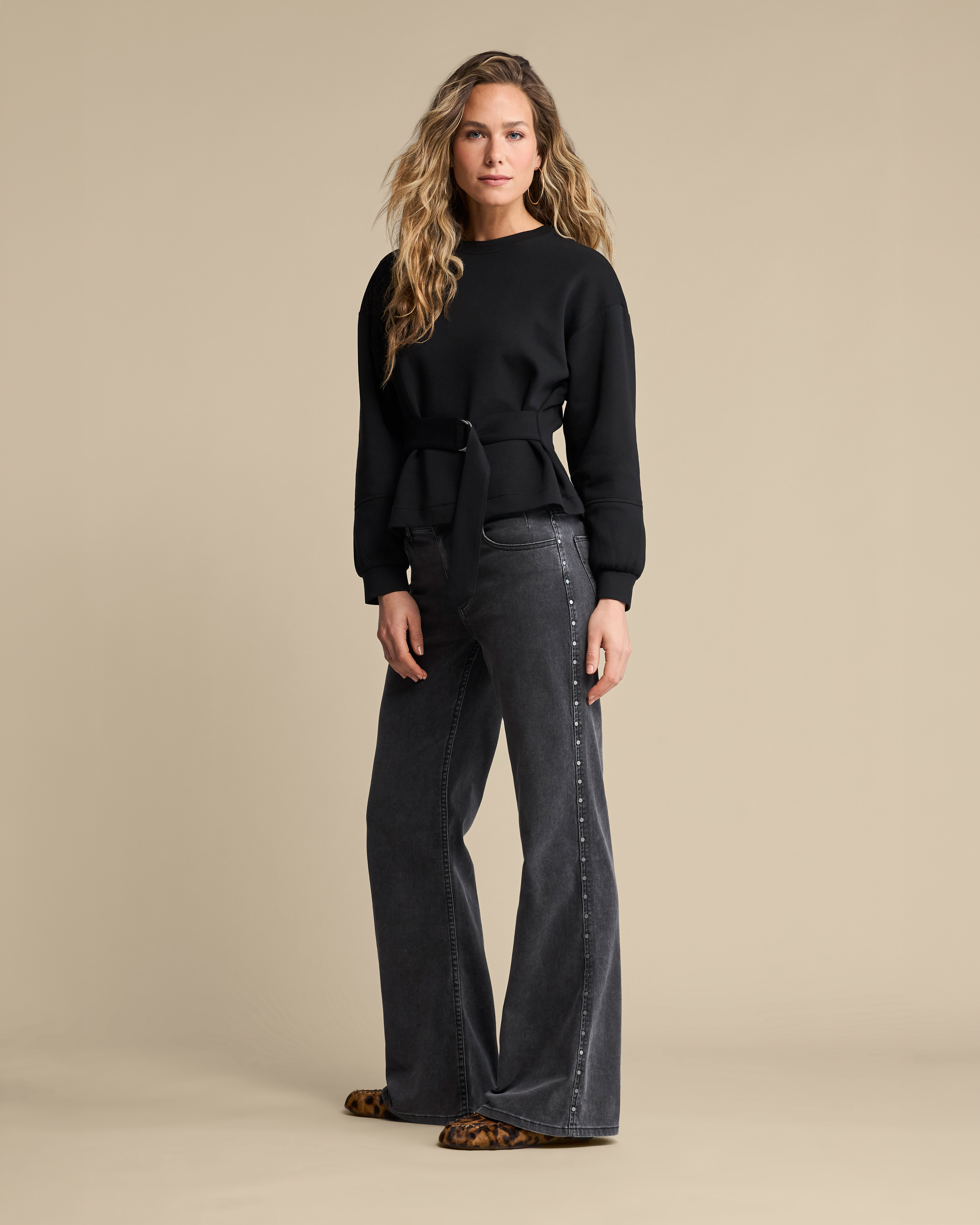 https://imagesb2c.magic-apparels.becosoft.net/articles/RB_AW26_LOOK_20_5900.jpg?qs=4971