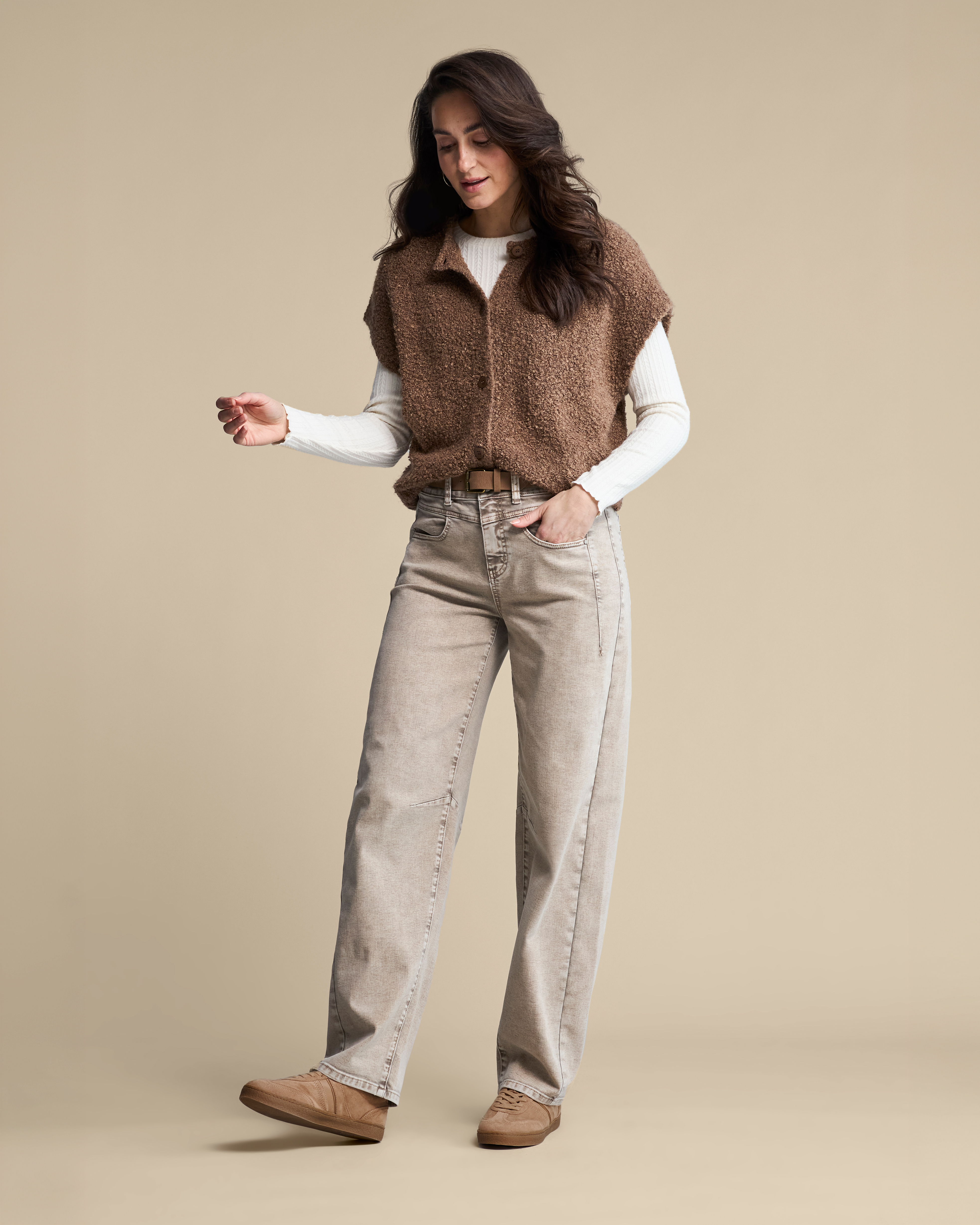 https://imagesb2c.magic-apparels.becosoft.net/articles/RB_AW26_LOOK_37_1842.jpg?qs=5014