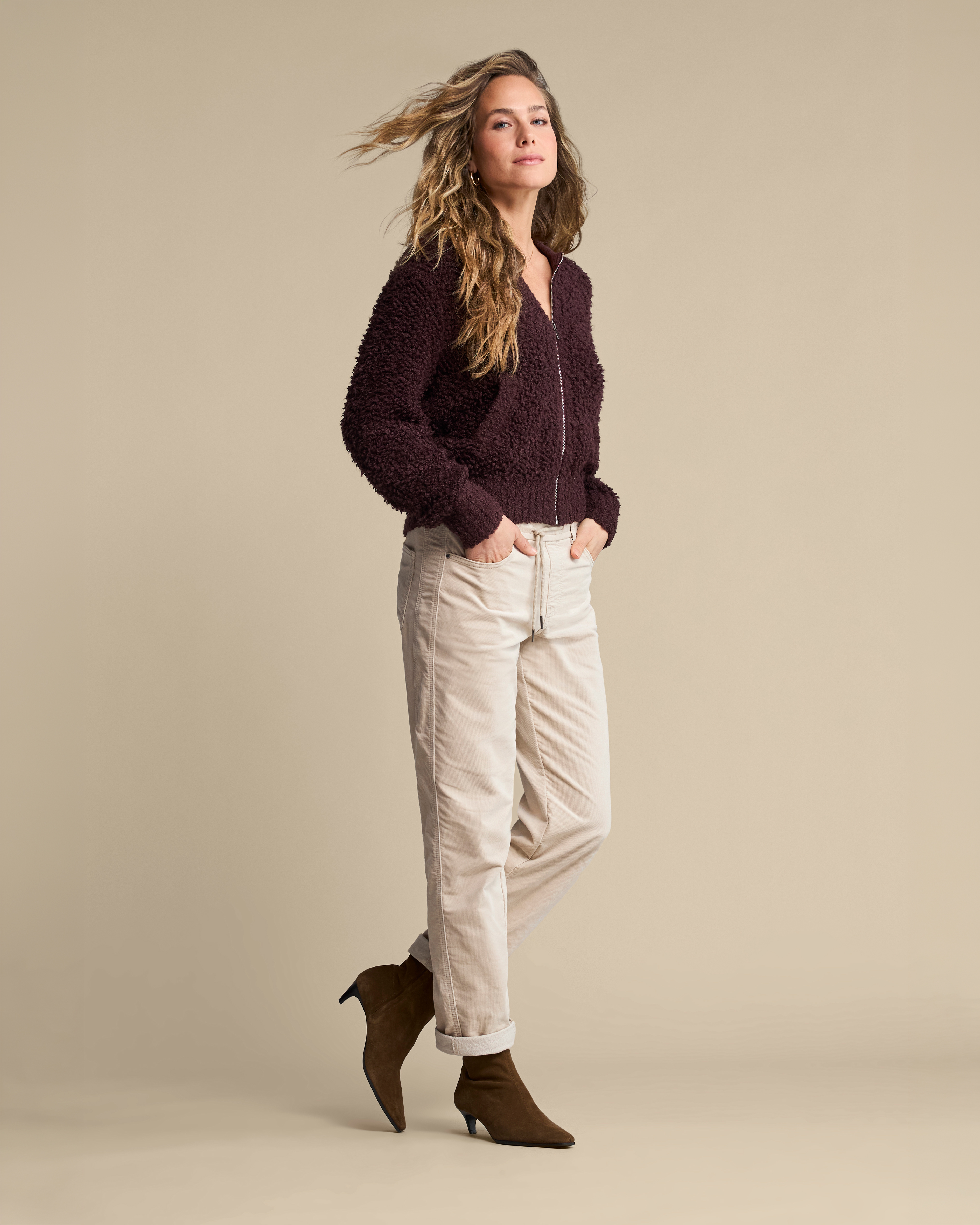 https://imagesb2c.magic-apparels.becosoft.net/articles/RB_AW26_LOOK_39_6646-5017.jpg?qs=5017