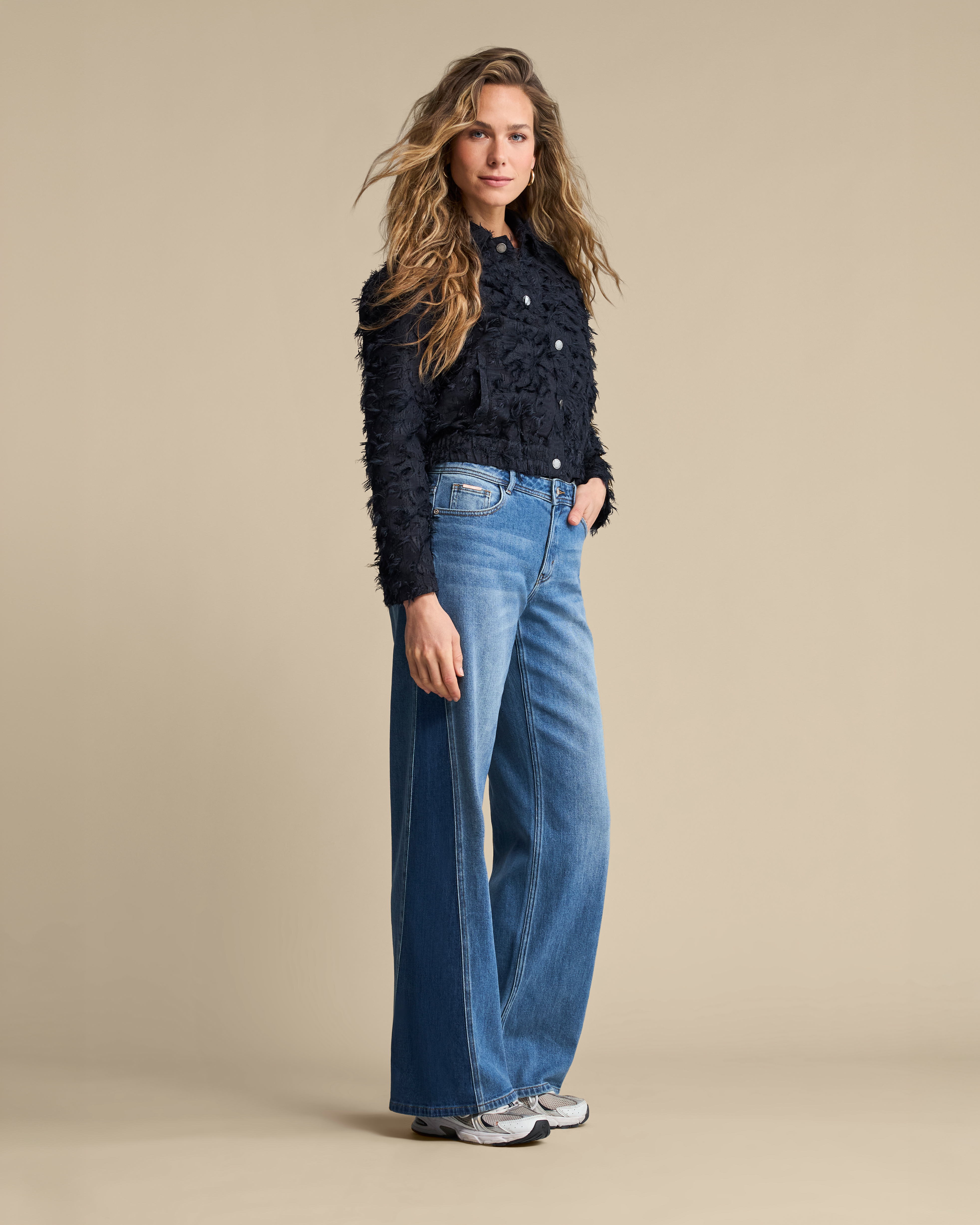 https://imagesb2c.magic-apparels.becosoft.net/articles/RB_AW26_LOOK_43_6791-5026.jpg?qs=5026
